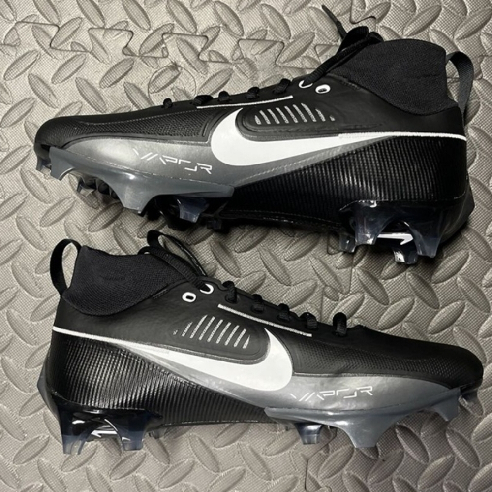 NEW W/ Outtag Nike Men's Football Cleats Sz 13 Black & White. With STRETCH ANKLE - Picture 6 of 7